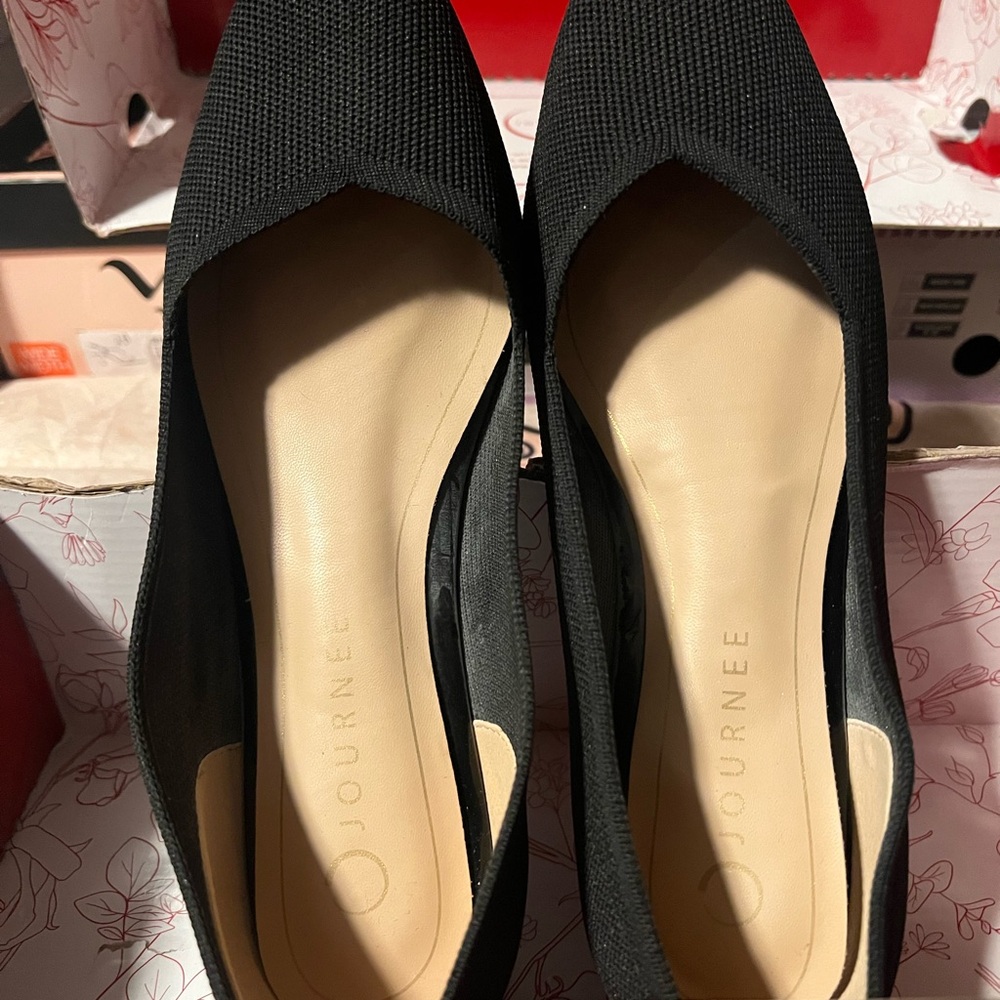 Journee Collection Women's Black Textured Flats